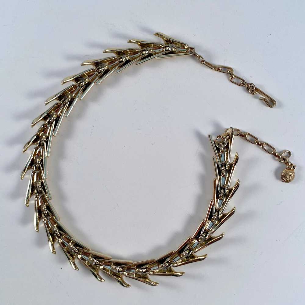 Late 50s/ Early 60s Light Gold-Tone Choker Neckla… - image 2