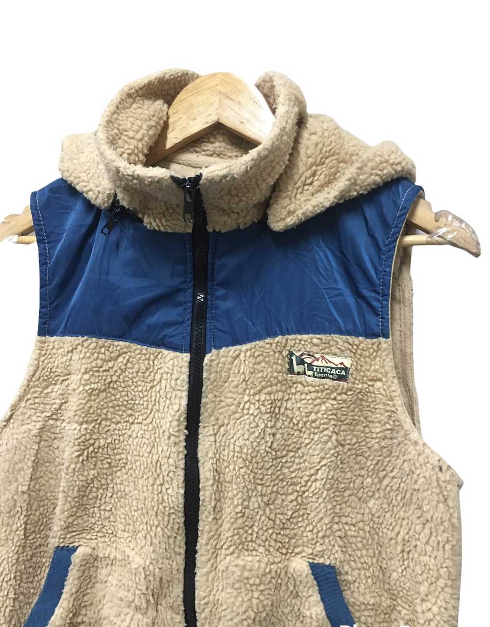 Designer × Outdoor Life Taticaca Vest Remover Hoo… - image 2