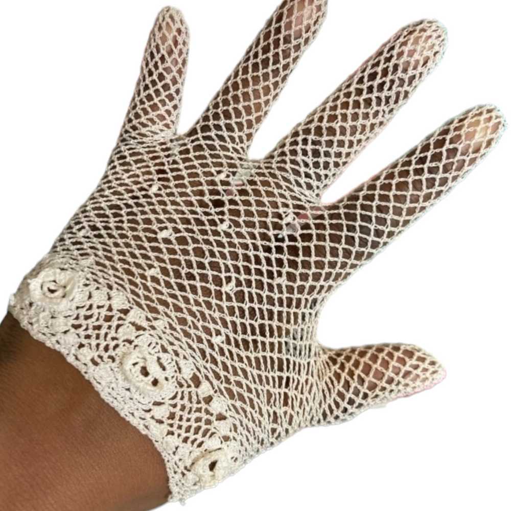 20s White Mesh Silk Gloves Size M - image 1