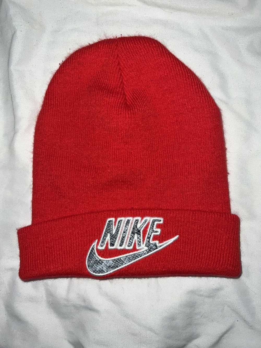 Nike × Supreme Supreme x Nike Snakeskin Beanie Red - image 2
