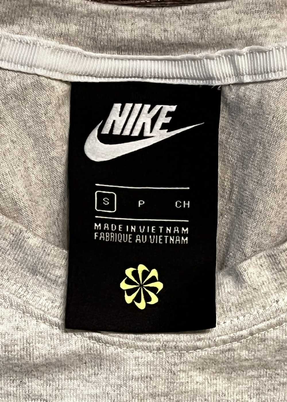 Nike Nike Graphic t-shirt size S - image 5