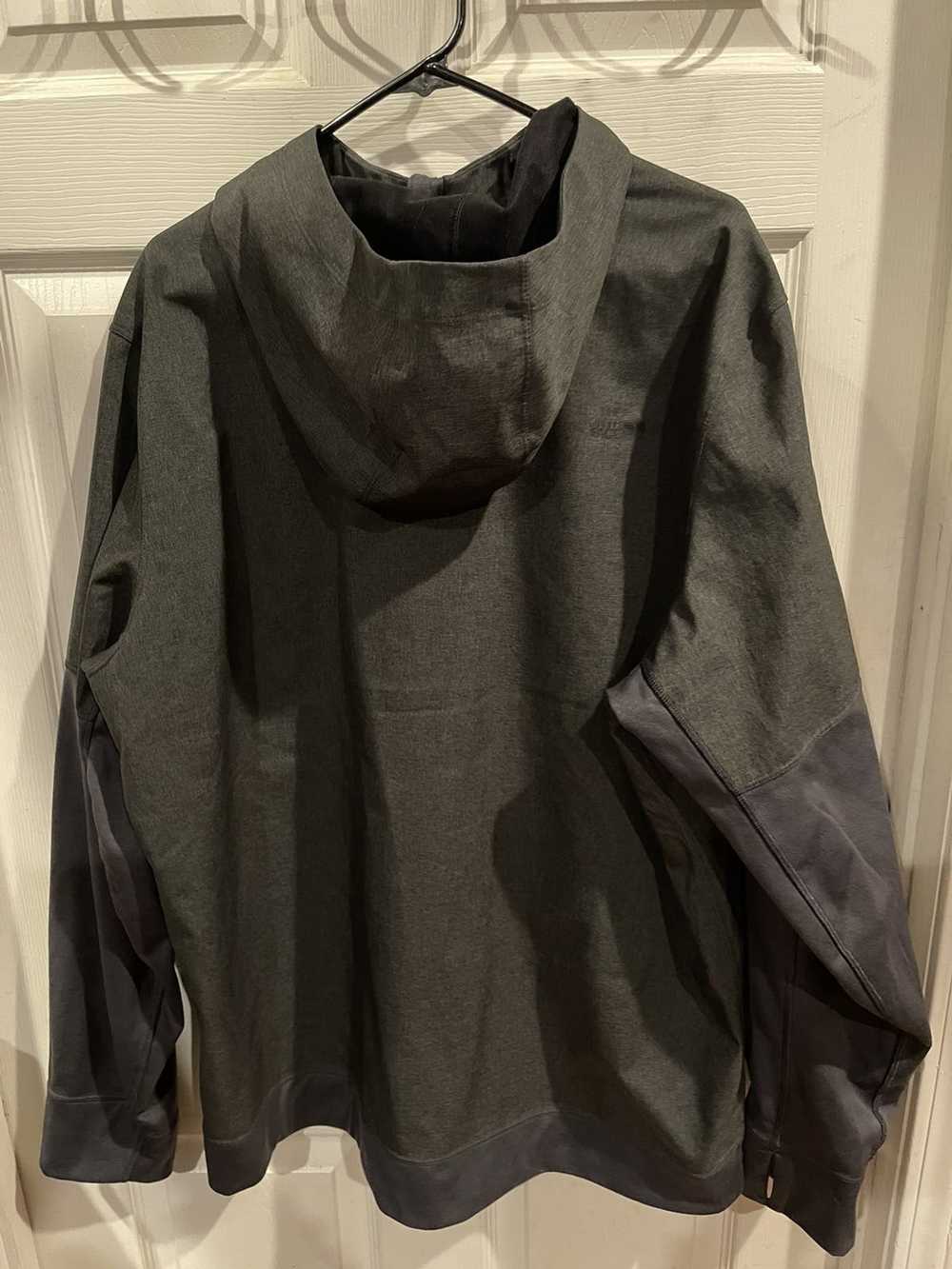 The North Face North face grey Jacket with hood - image 2