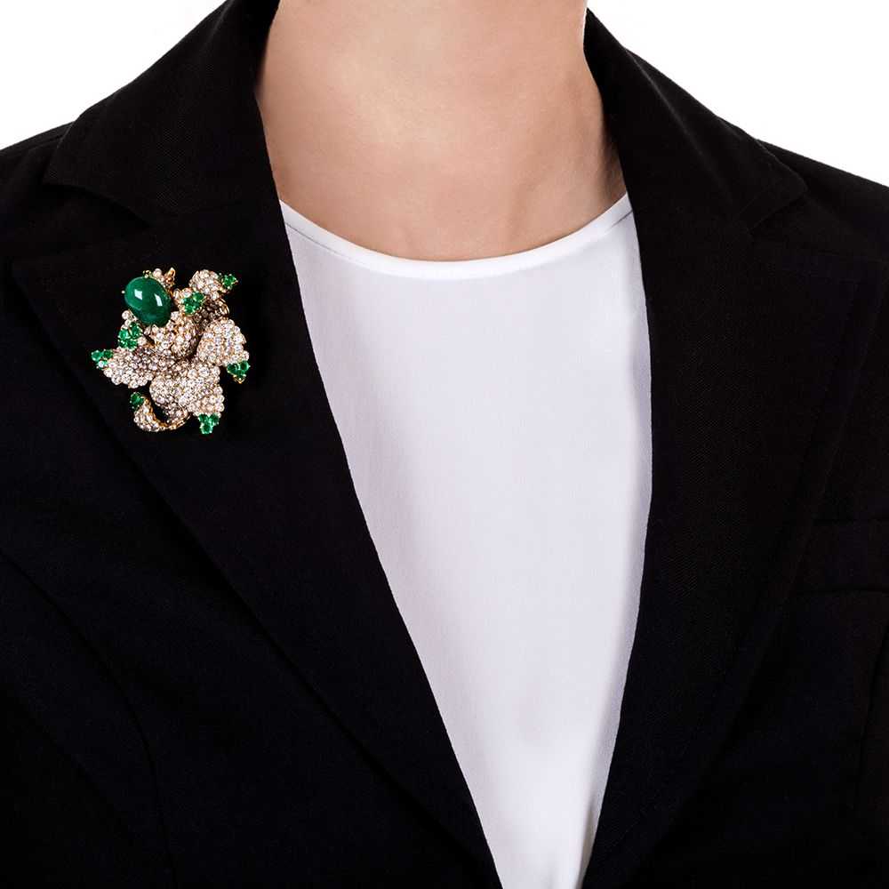 Magnificent Emerald and Diamond Flower Brooch - image 10