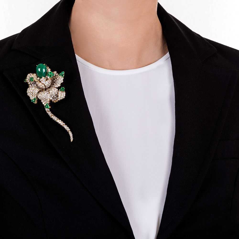 Magnificent Emerald and Diamond Flower Brooch - image 9
