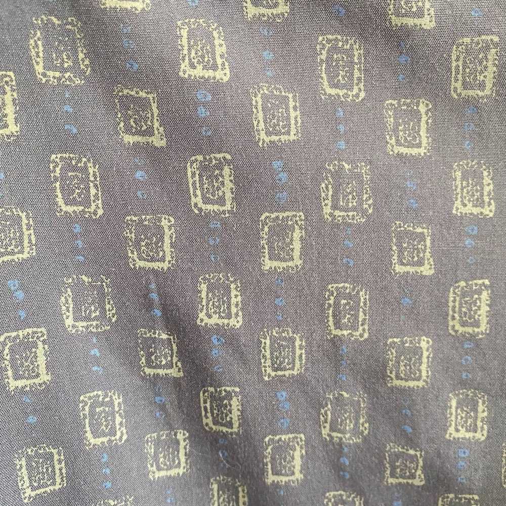 Van Heusen × Vintage Vintage Geometric Short Slee… - image 2