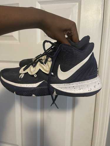 Nike Nike Kyrie 5 Basketball Sneaker