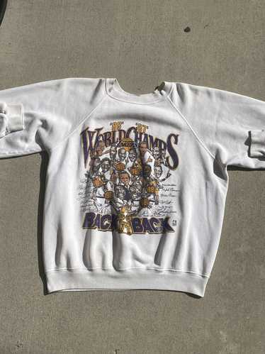 Lakers Lakers “Back To Back World Champs” Crewneck