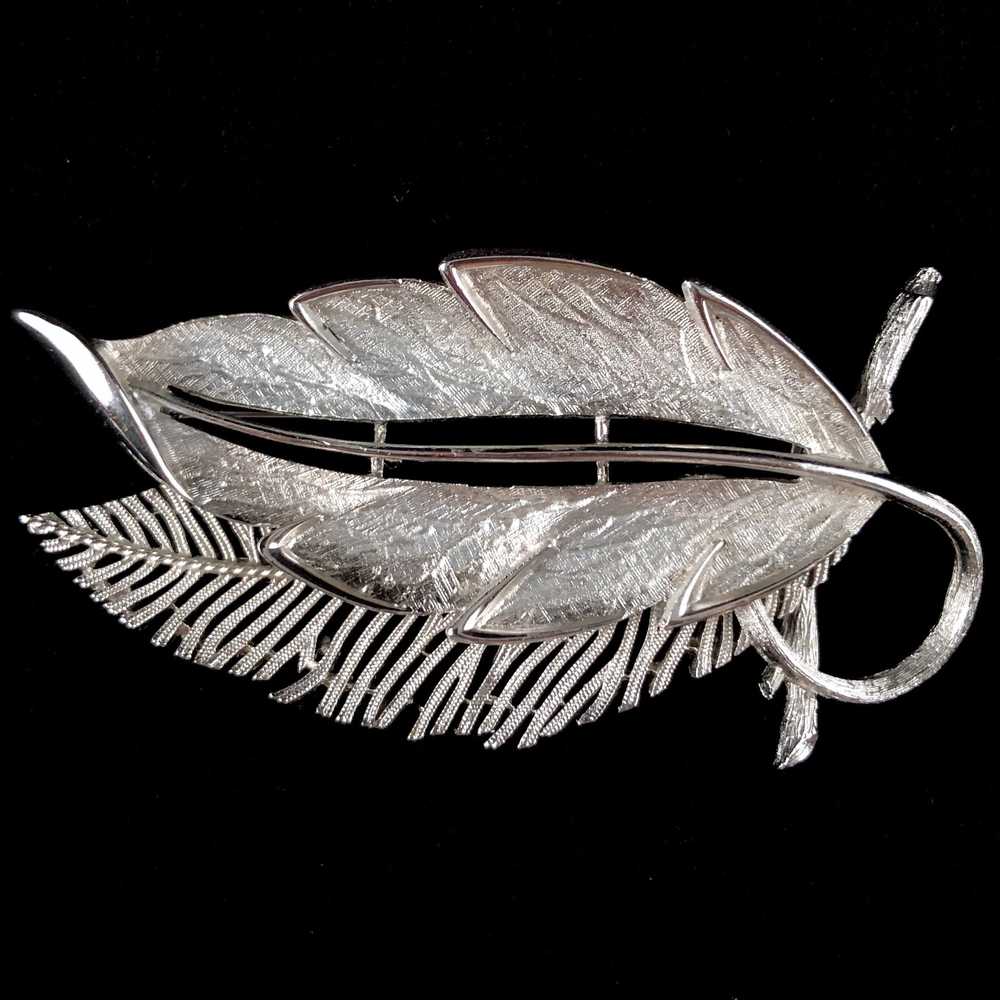 1960s Lisner Silver-Tone Leaf Brooch - image 1