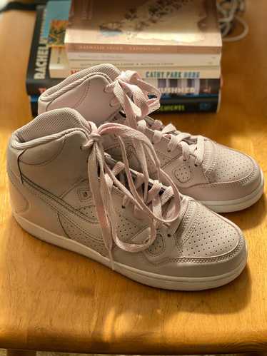 Women’s Nike Air Force Ones in Pale Lavender