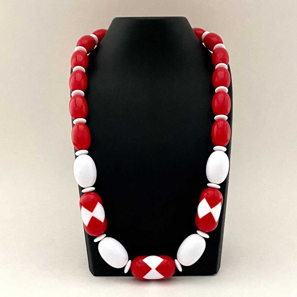1987 Avon Sunsations Red & White Necklace - image 1