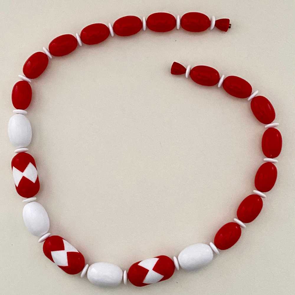 1987 Avon Sunsations Red & White Necklace - image 2