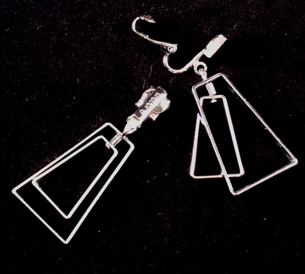 1977 Avon Sweet Whispers Earrings - image 2