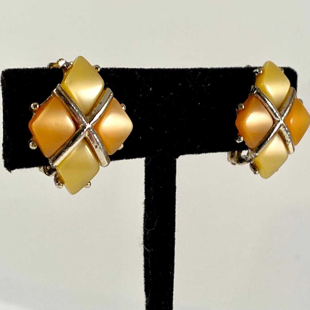 Late 50s/ Early 60s Lucite Clip Earrings - image 3