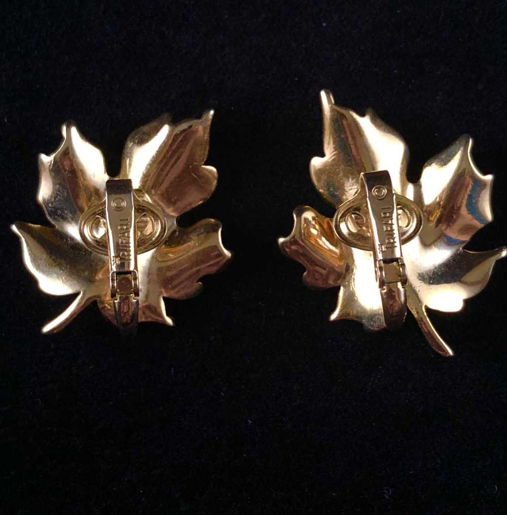 1960s Trifari Leaf Earrings - image 2