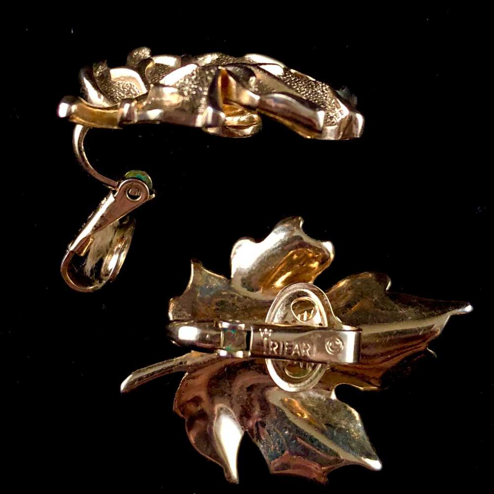 1960s Trifari Leaf Earrings - image 3