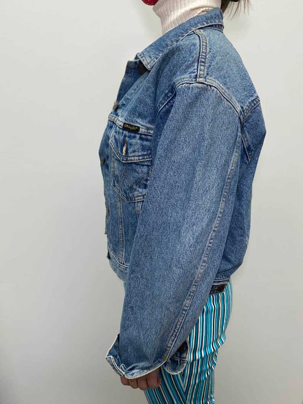 Womens Wrangler vintage denim jacket in stonewash… - image 2