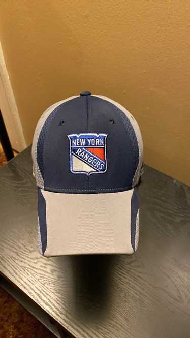 CustomCat New York Rangers Lady Liberty 2 Retro NHL Crewneck Sweatshirt Sport Grey / 3XL