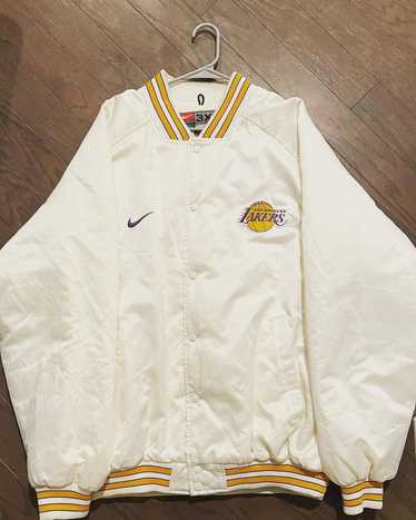 Nike Lakers LeBron James Basketball Sports Fleece Lined Pullover Black (Men's/Lakers/Los Angeles/Lebron James) AV0401-010