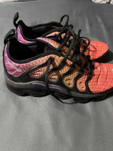 Nike vapormax plus grid hot sale sunset