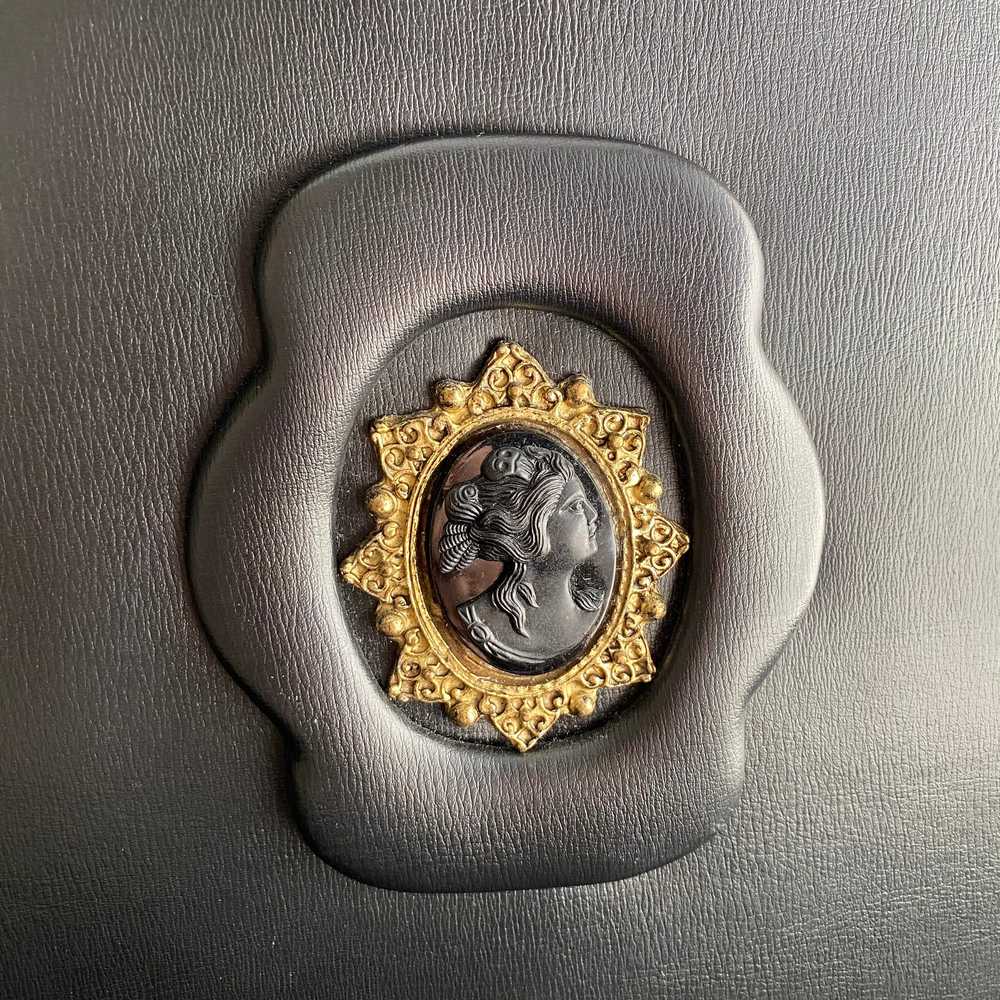 Late 50s/ Early 60s Black Cameo Handbag - image 3
