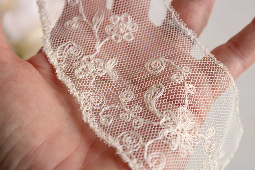 Vintage 9" Venise Lace Appliques - image 6