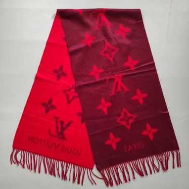 llamaxox (🪐) on X: Victoria's scarf and Jacket / Louis Vuitton - REYKJAVIK  SCARF £540 , Saint Laurent - CLASSIC TEDDY JACKET $ 2,190   / X
