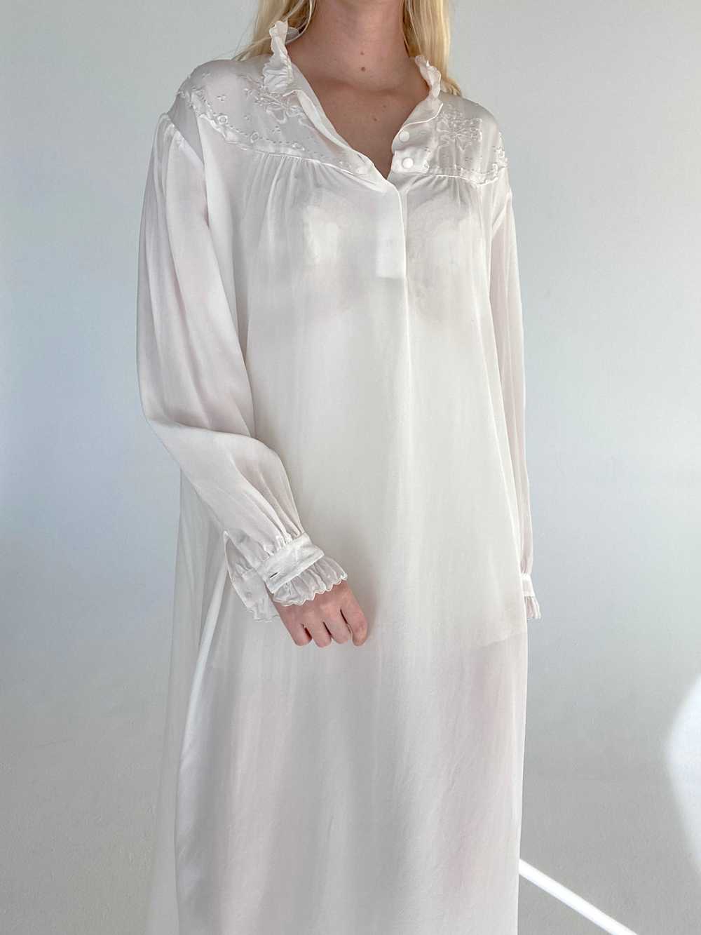 1940's White Long Sleeve Silk Dress with Bouquet … - image 2