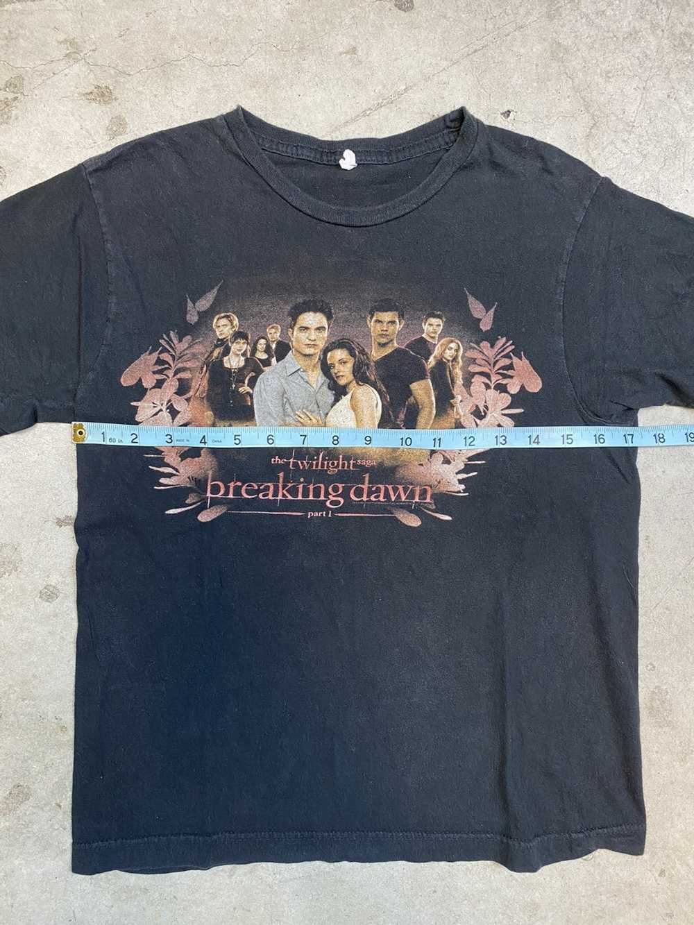 Movie 2011 The Twilight Breaking Dawn Movie Shirt - image 4