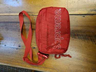 Supreme Supreme 22FW Shoulder Bag Red in Hand