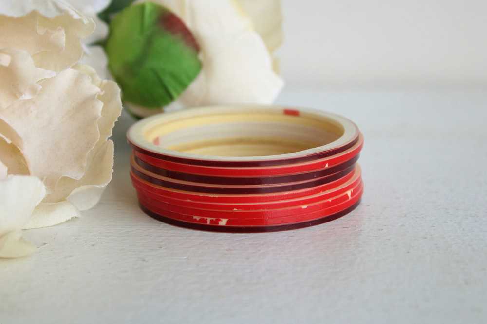 Vintage 1950s 1960s Red Bangles - image 7