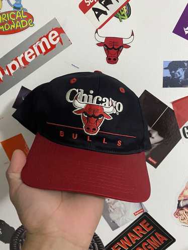 9Forty NBA Foil Logo Bulls Cap by New Era - 32,95 €