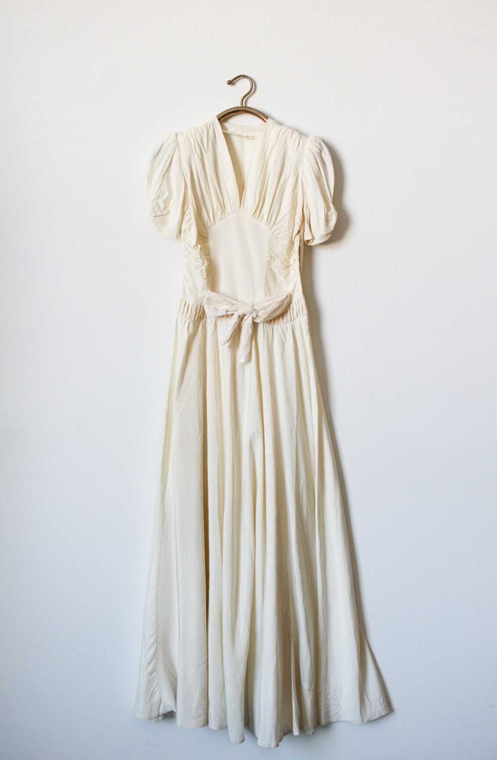 1940s White Taffeta Cap Sleeve Gown - image 1