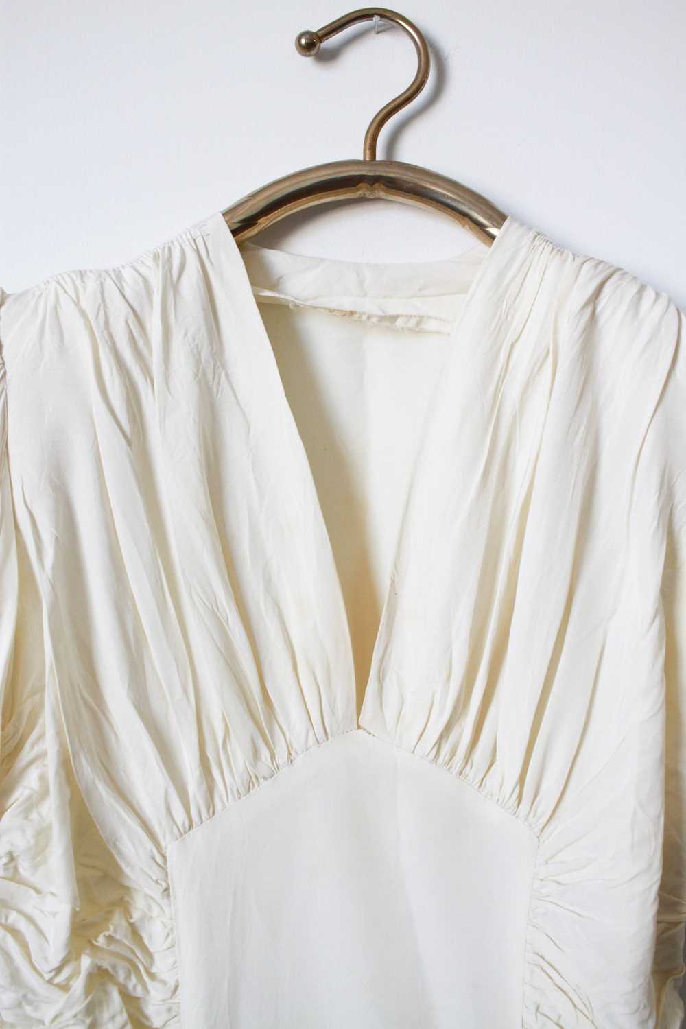 1940s White Taffeta Cap Sleeve Gown - image 3