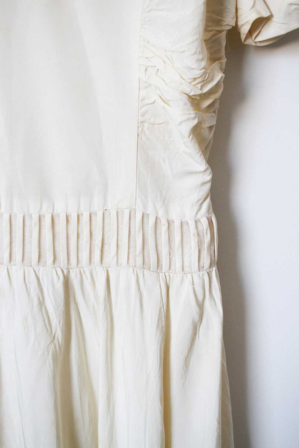 1940s White Taffeta Cap Sleeve Gown - image 6