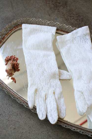 1950s White Lace Gloves - image 1