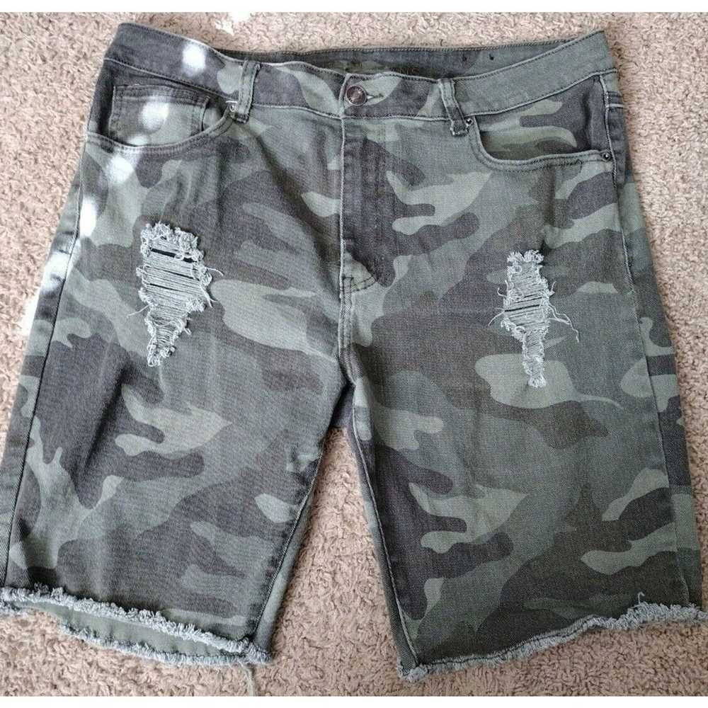 Rue 21 Rue 21 Camo Distressed Men's Denim Jean Sh… - image 1