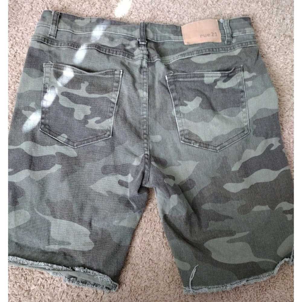 Rue 21 Rue 21 Camo Distressed Men's Denim Jean Sh… - image 2