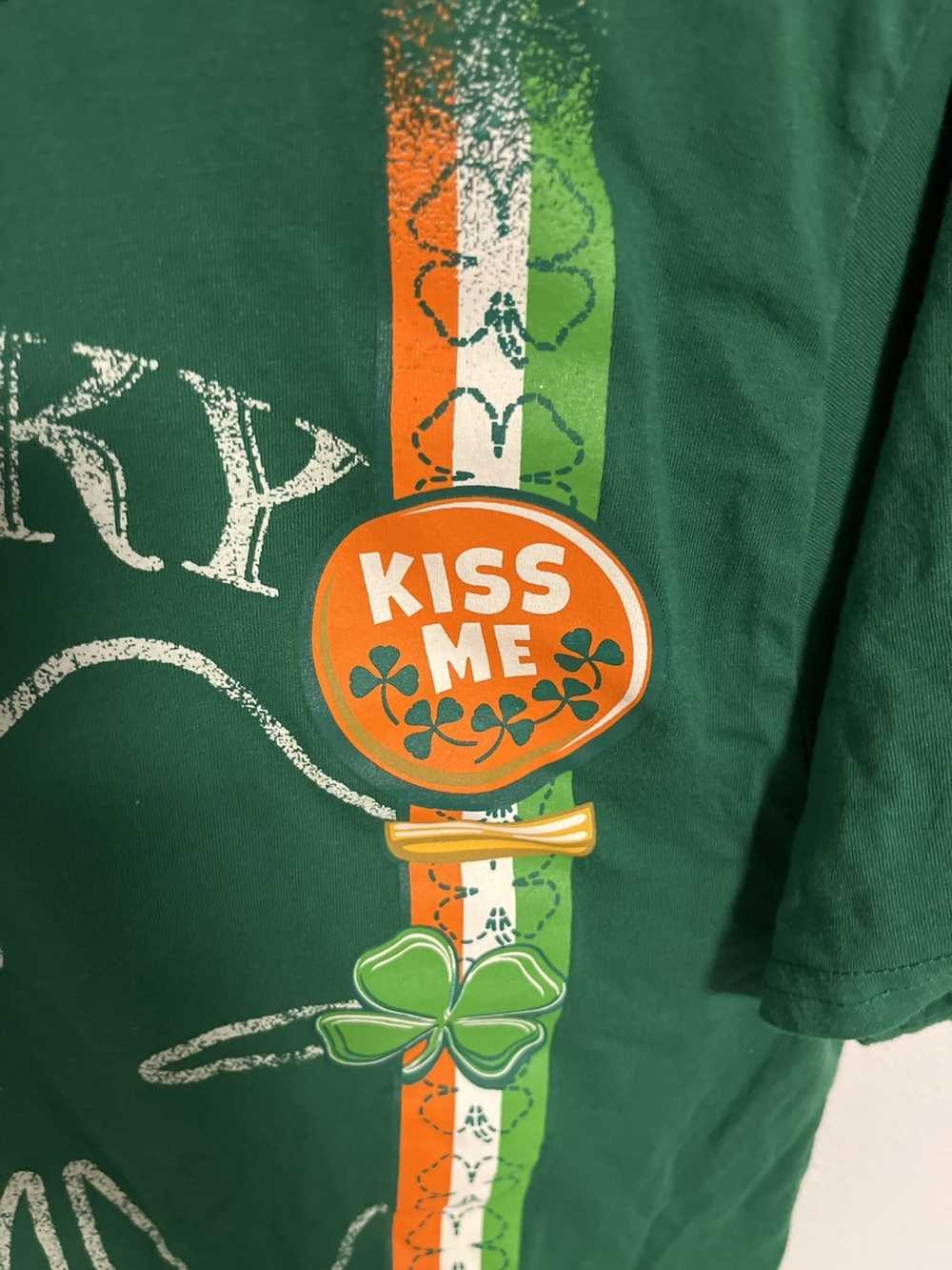 Vintage St Patrick’s day kiss me tee - image 3