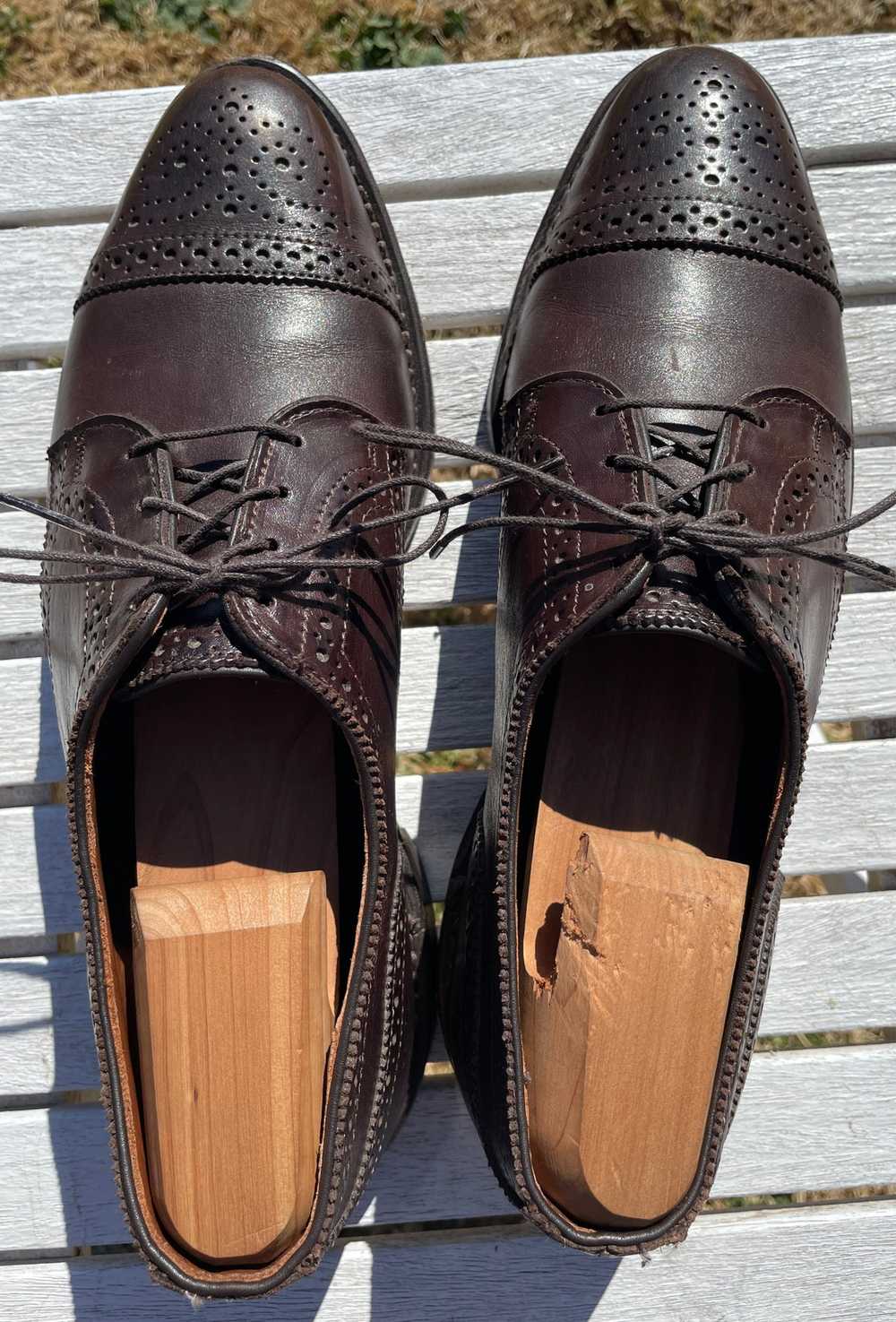 Allen Edmonds Allen Edmonds cap toe brogue dress … - image 9