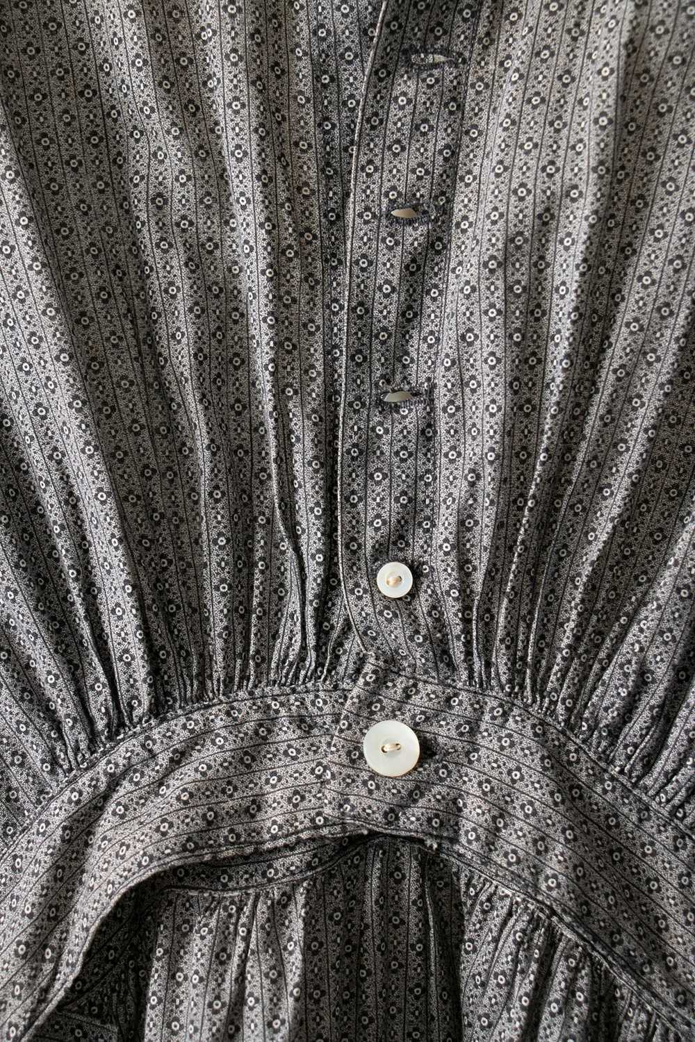 Antique 1900's Grey Calico Dress Long Sleeve Floo… - image 9