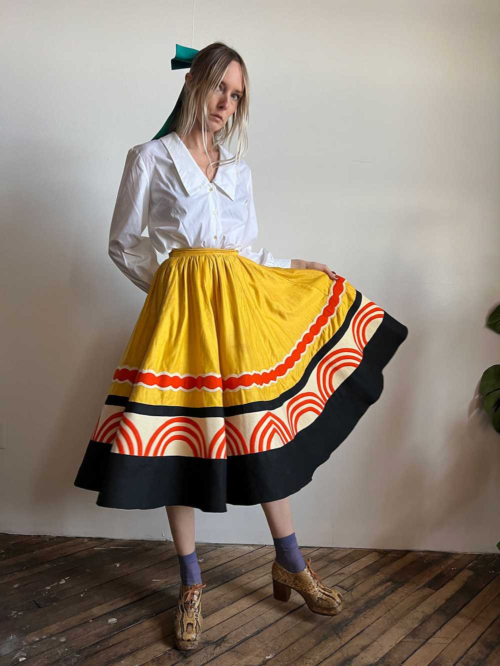 Vintage 1940's Yellow Felt Applique Circle Skirt,… - image 3