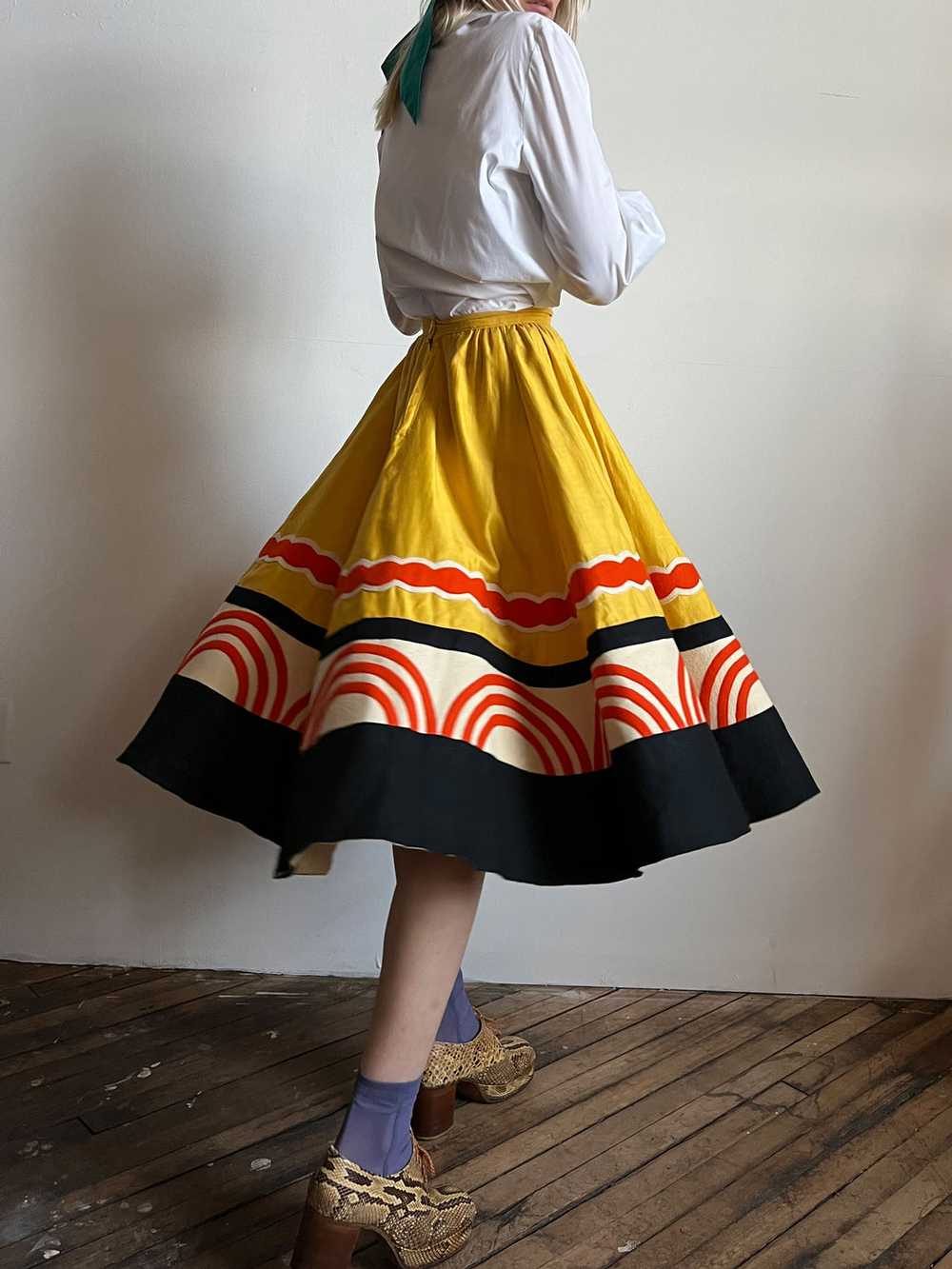 Vintage 1940's Yellow Felt Applique Circle Skirt,… - image 4