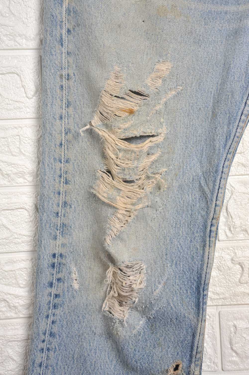 Avant Garde × Distressed Denim × Levi's Vintage L… - image 3