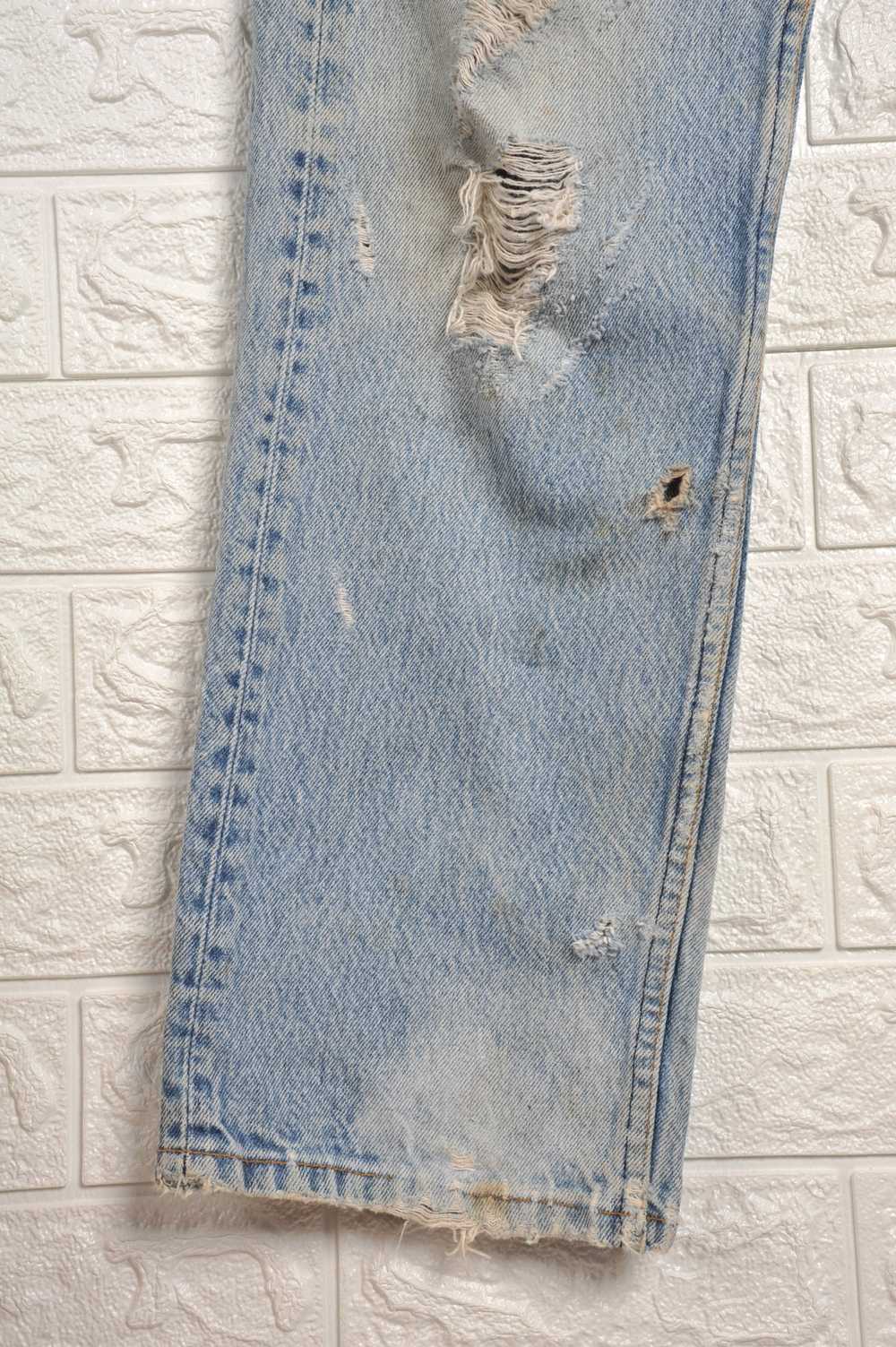 Avant Garde × Distressed Denim × Levi's Vintage L… - image 4