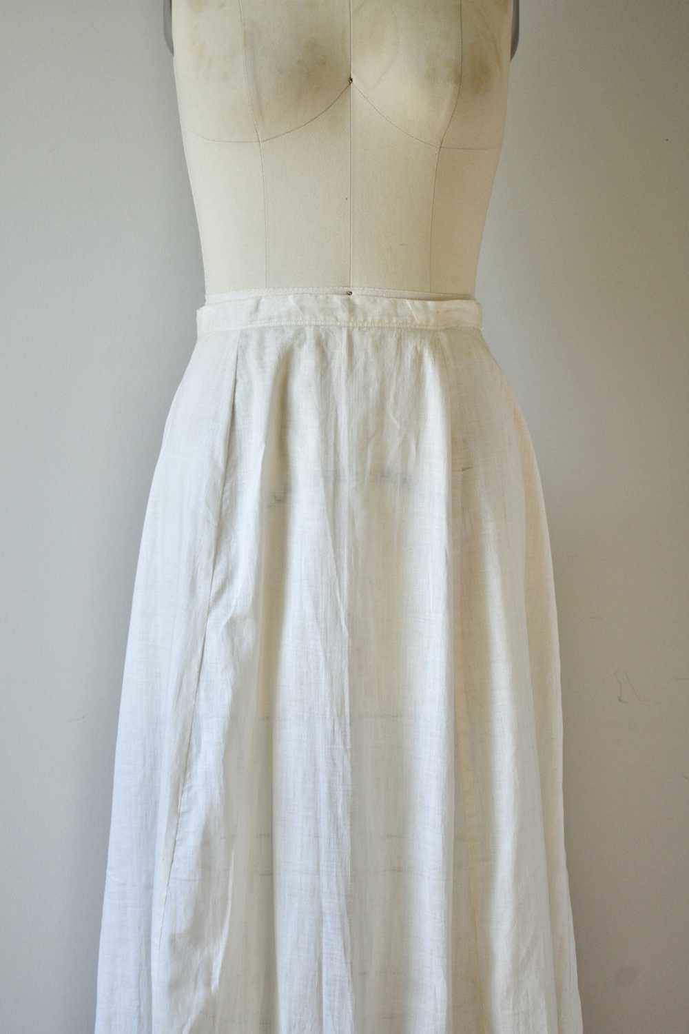 1890s-1900 White Cotton Eyelet Petticoat - image 2