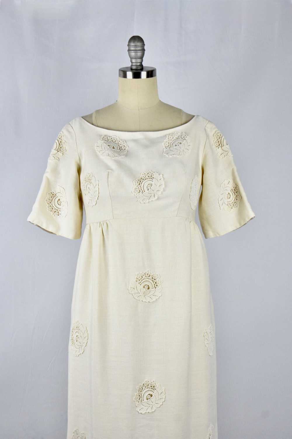Elegant 1960's Empire Waist Ivory Linen Wedding G… - image 2