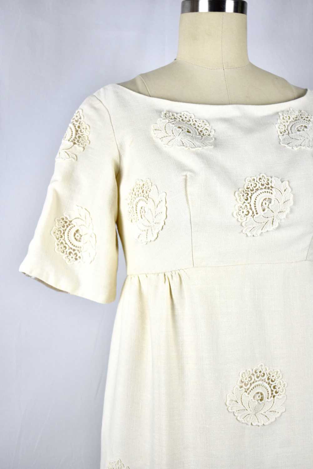 Elegant 1960's Empire Waist Ivory Linen Wedding G… - image 3