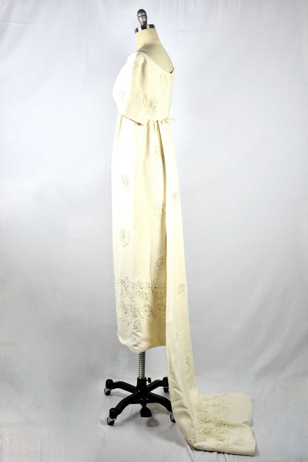 Elegant 1960's Empire Waist Ivory Linen Wedding G… - image 4