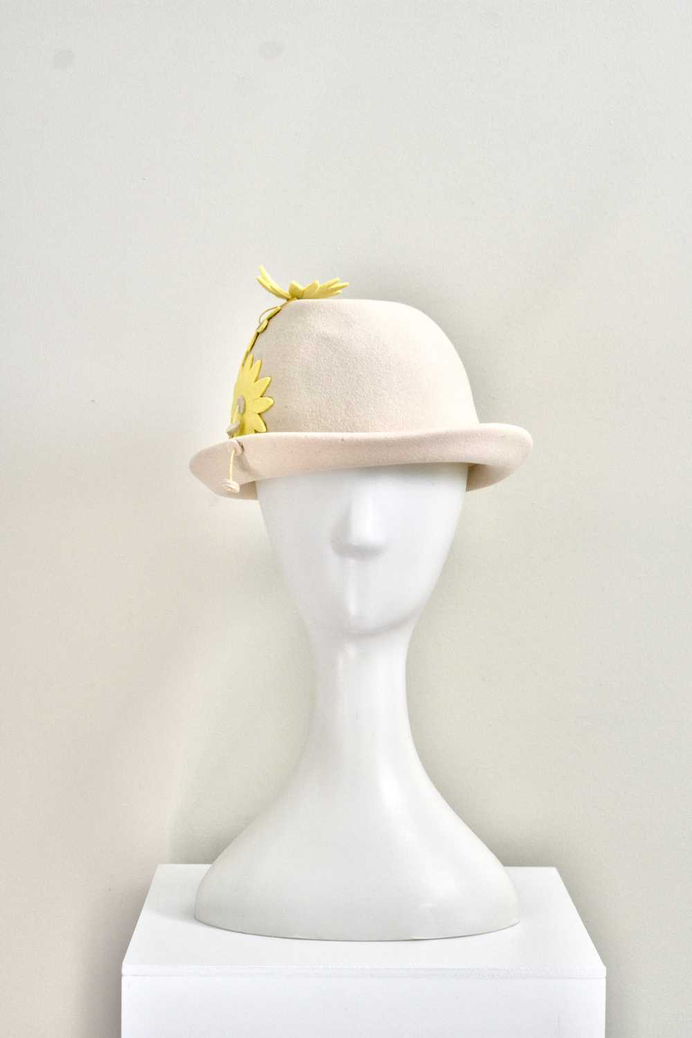 Vintage 1960s Adolfo II Daisy Hat - image 1