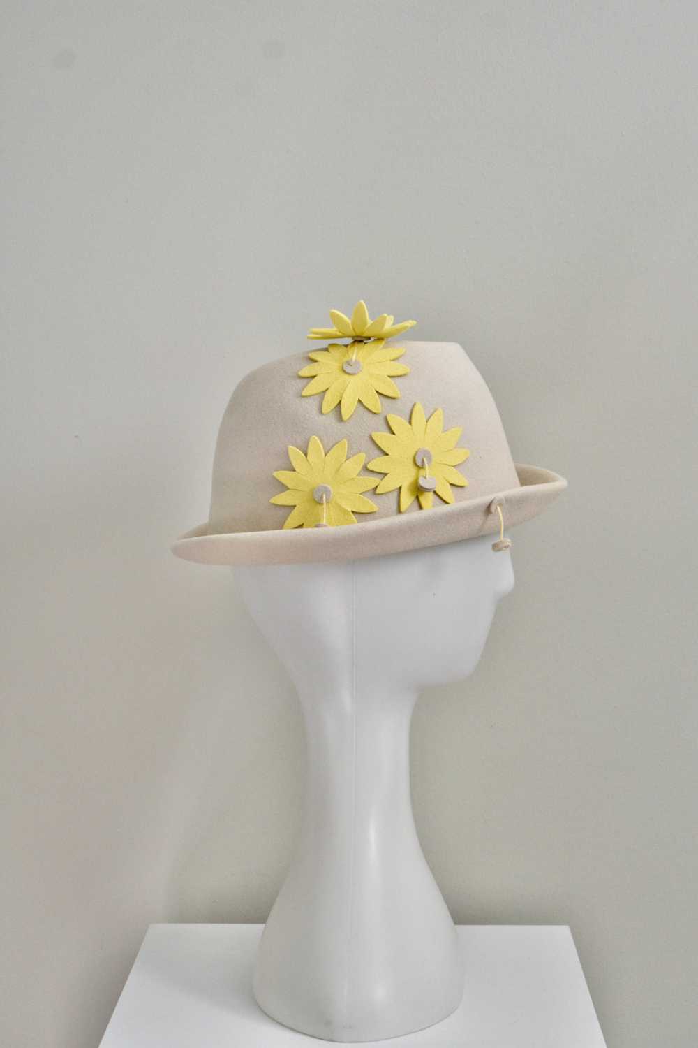 Vintage 1960s Adolfo II Daisy Hat - image 2